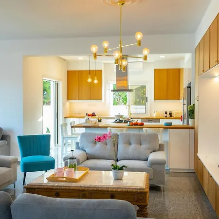 Coral Jewel - Six Bedroom With Private Swimming Pool Villa