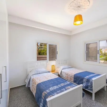 Coral Jewel - Six Bedroom With Private Swimming Pool *