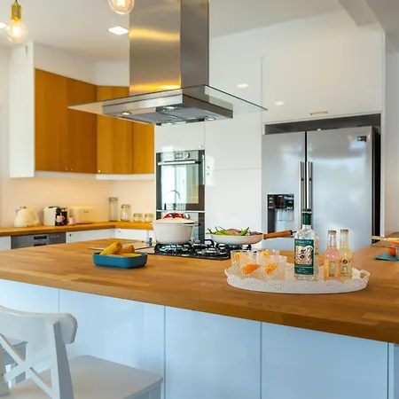 Coral Jewel - Six Bedroom With Private Swimming Pool