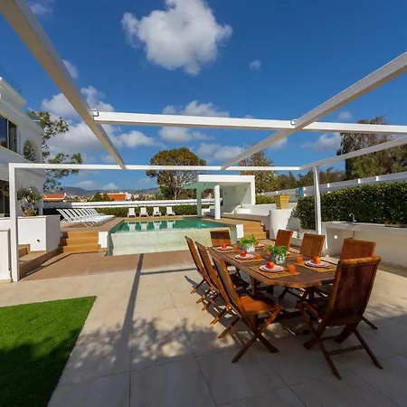 Coral Jewel - Six Bedroom With Private Swimming Pool Pégeia
