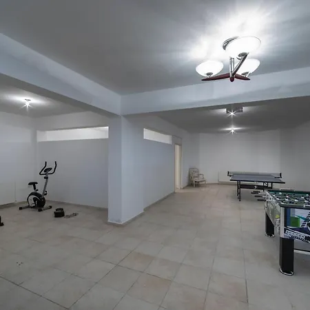 Coral Jewel - Six Bedroom With Private Swimming Pool *