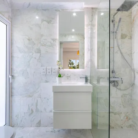 Coral Jewel - Six Bedroom With Private Swimming Pool Willa Peja