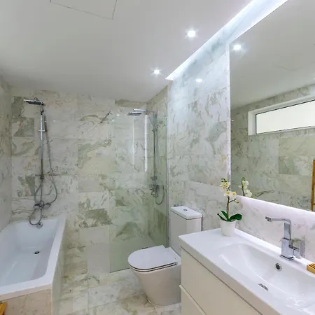 Coral Jewel - Six Bedroom With Private Swimming Pool Willa