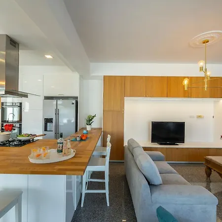 Willa Coral Jewel - Six Bedroom With Private Swimming Pool Peja