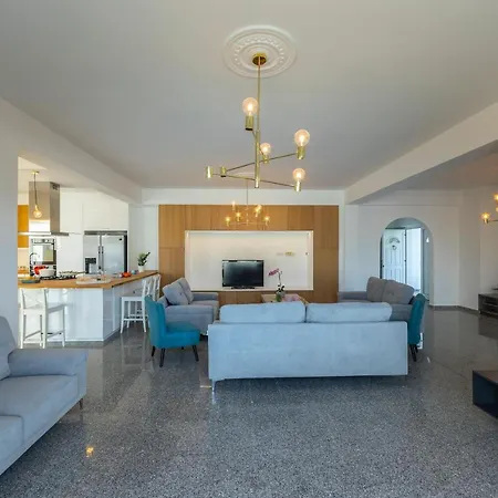 Willa Coral Jewel - Six Bedroom With Private Swimming Pool Peja