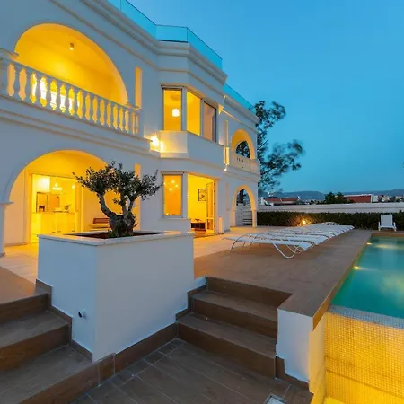 Willa Coral Jewel - Six Bedroom With Private Swimming Pool