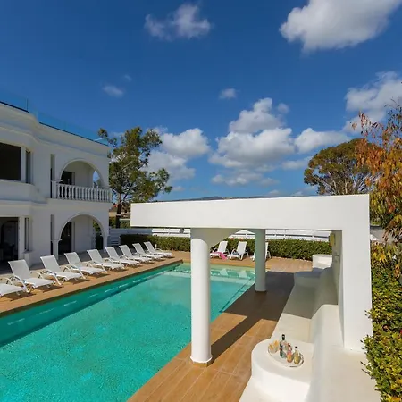 Coral Jewel - Six Bedroom With Private Swimming Pool *