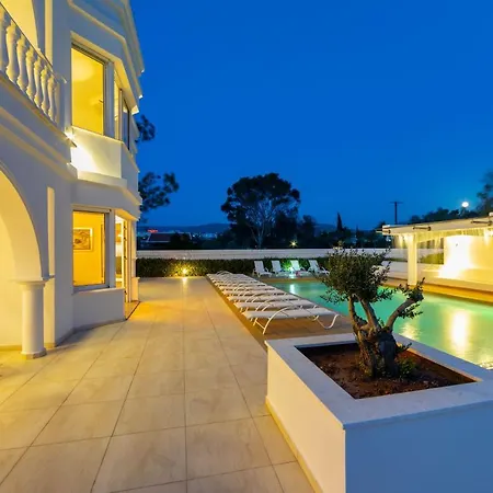 Willa Coral Jewel - Six Bedroom With Private Swimming Pool *