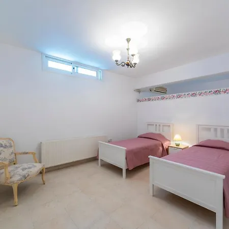 Coral Jewel - Six Bedroom With Private Swimming Pool *
