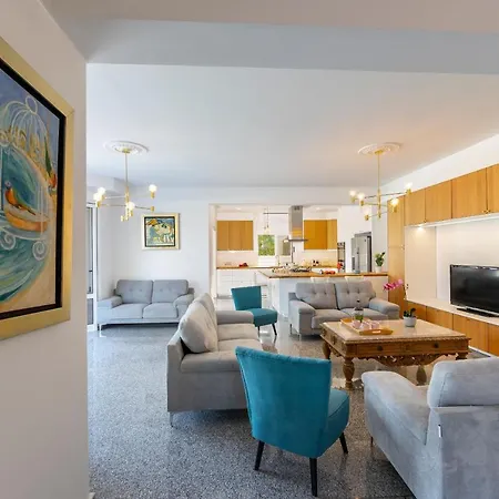 Coral Jewel - Six Bedroom With Private Swimming Pool Willa Peja